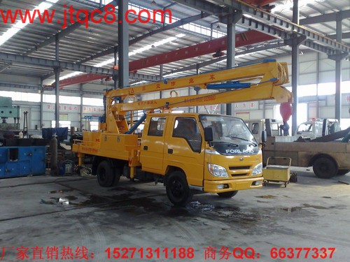 走進湖北江南升降車生產(chǎn)制造廠家的大院內(nèi),整齊停放著一排升降車,其中三紅一黑外觀最為耀眼的,就是湖北江南升降車。而那輛白色的湖北江南升降車,就是王禮在上月新購入的湖北江南升降車,還沒有上牌。