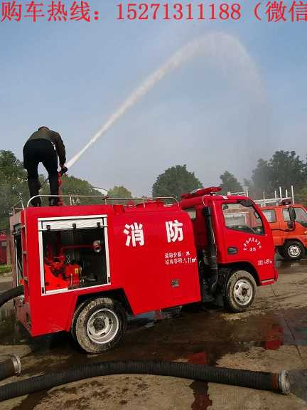 單排2噸小型消防車(chē)(國(guó)五)又稱(chēng)簡(jiǎn)易消防車(chē),微型消防車(chē),該車(chē)采用東風(fēng)凱普特單排座底盤(pán)加上裝生產(chǎn)而成